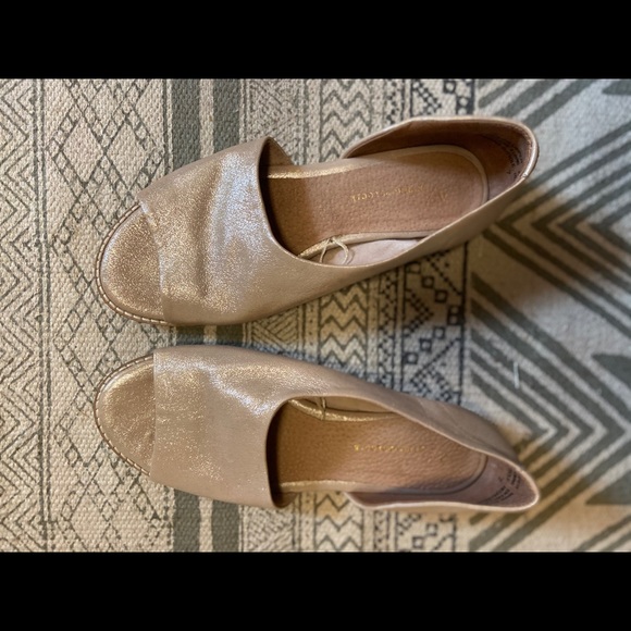 Anthropologie Shoes - Anthropologie Gold Flats